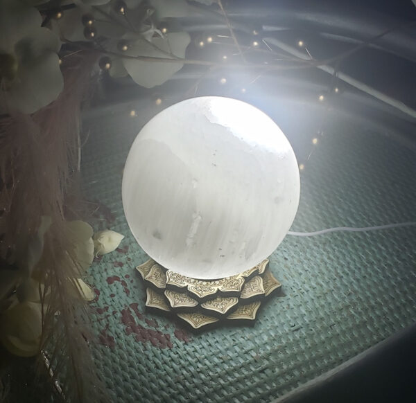 Selenite Sphere with base - Image 4