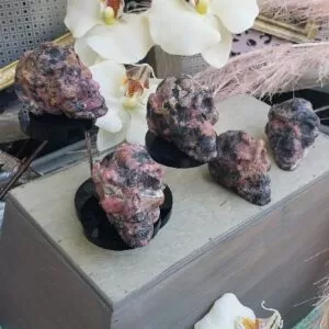 Rhodonite skull with snake