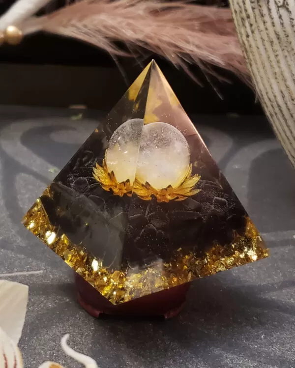 Obsidian with quartz Pyramid - Image 2