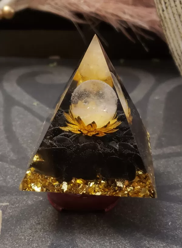 Obsidian with quartz Pyramid
