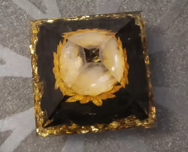Obsidian with quartz Pyramid - Image 4